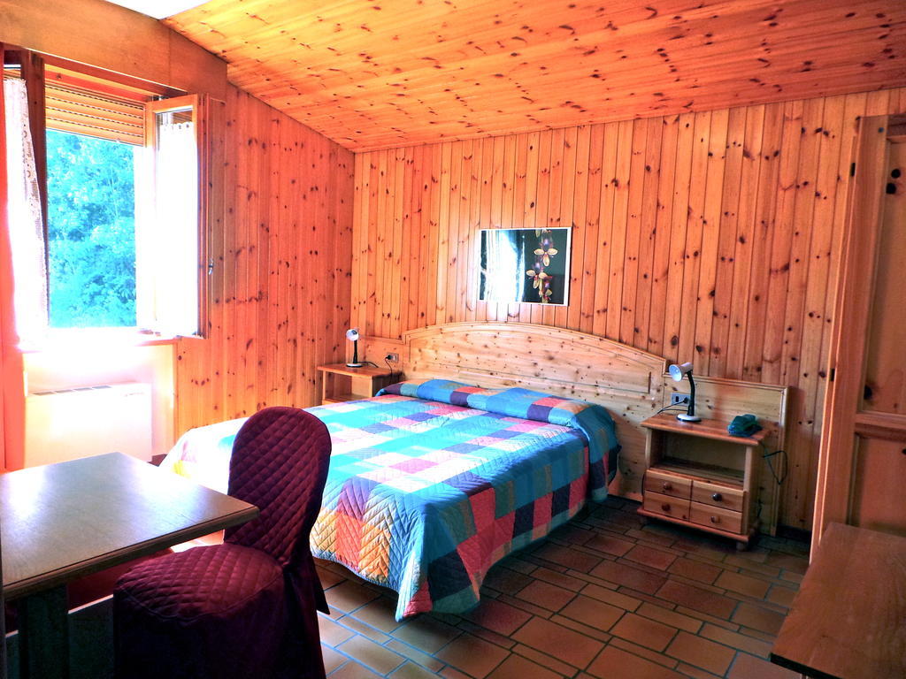 Hotel Corona Branzi Camera foto